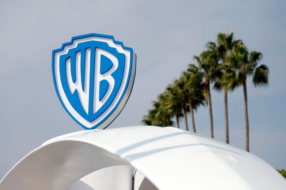 Il Logo Warner Bros all'ingresso degli studios californiani